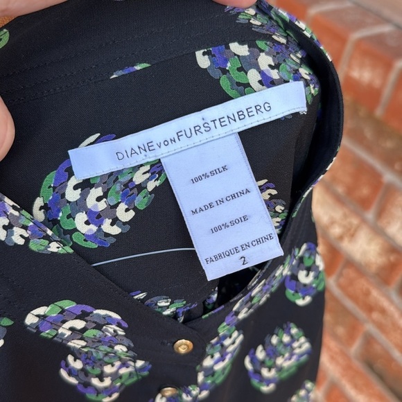 Diane von Furstenberg Button Up Shirt Top Black 100% Silk Long Sleeve Size 2 - Picture 8 of 8